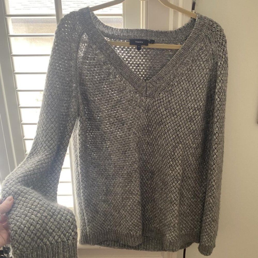 NWOT Theory wool and cotton gray slouchy knit pullover sweater